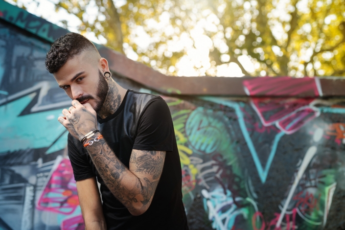 Photographe Lyon – Aurélien Audy – shooting outdoor bracelets mannequin illustration mode Photographe Lyon - Aurélien Audy - shooting outdoor bracelets mannequin illustration mode
