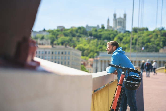Aurélien AUDY – photographe LYON – portrait – shooting VOI Technology trottinettes électrique lifestyle mise en scène – 15 Aurélien AUDY - photographe LYON - portrait - shooting VOI Technology trottinettes électrique lifestyle réseaux sociaux