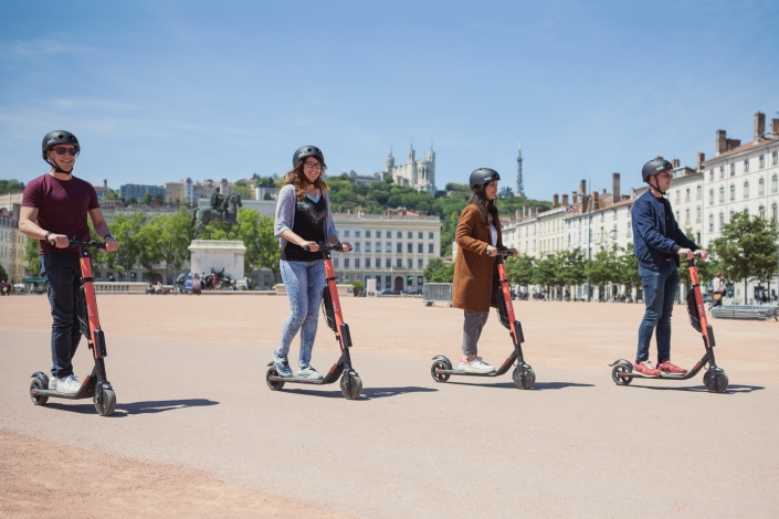 Aurélien AUDY – photographe LYON – portrait – shooting VOI Technology trottinettes électrique lifestyle mise en scène – 4 Aurélien AUDY - photographe LYON - portrait - shooting VOI Technology trottinettes électrique lifestyle réseaux sociaux
