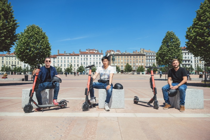 Visuels réseaux sociaux VOI Technology Aurélien AUDY - photographe LYON - portrait - shooting VOI Technology trottinettes électrique lifestyle réseaux sociaux