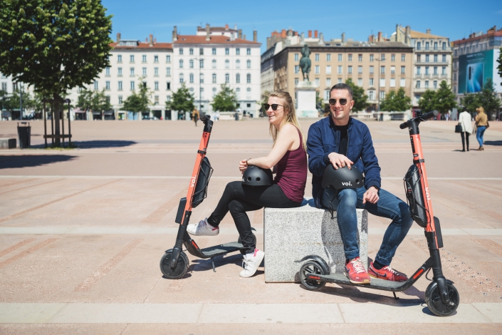 Aurélien AUDY – photographe LYON – portrait – shooting VOI Technology trottinettes électrique lifestyle mise en scène – 9 Aurélien AUDY - photographe LYON - portrait - shooting VOI Technology trottinettes électrique lifestyle réseaux sociaux