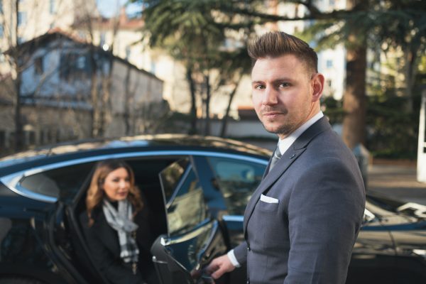 portrait chauffeur VTC pour illustrer site internet - identité visuelle