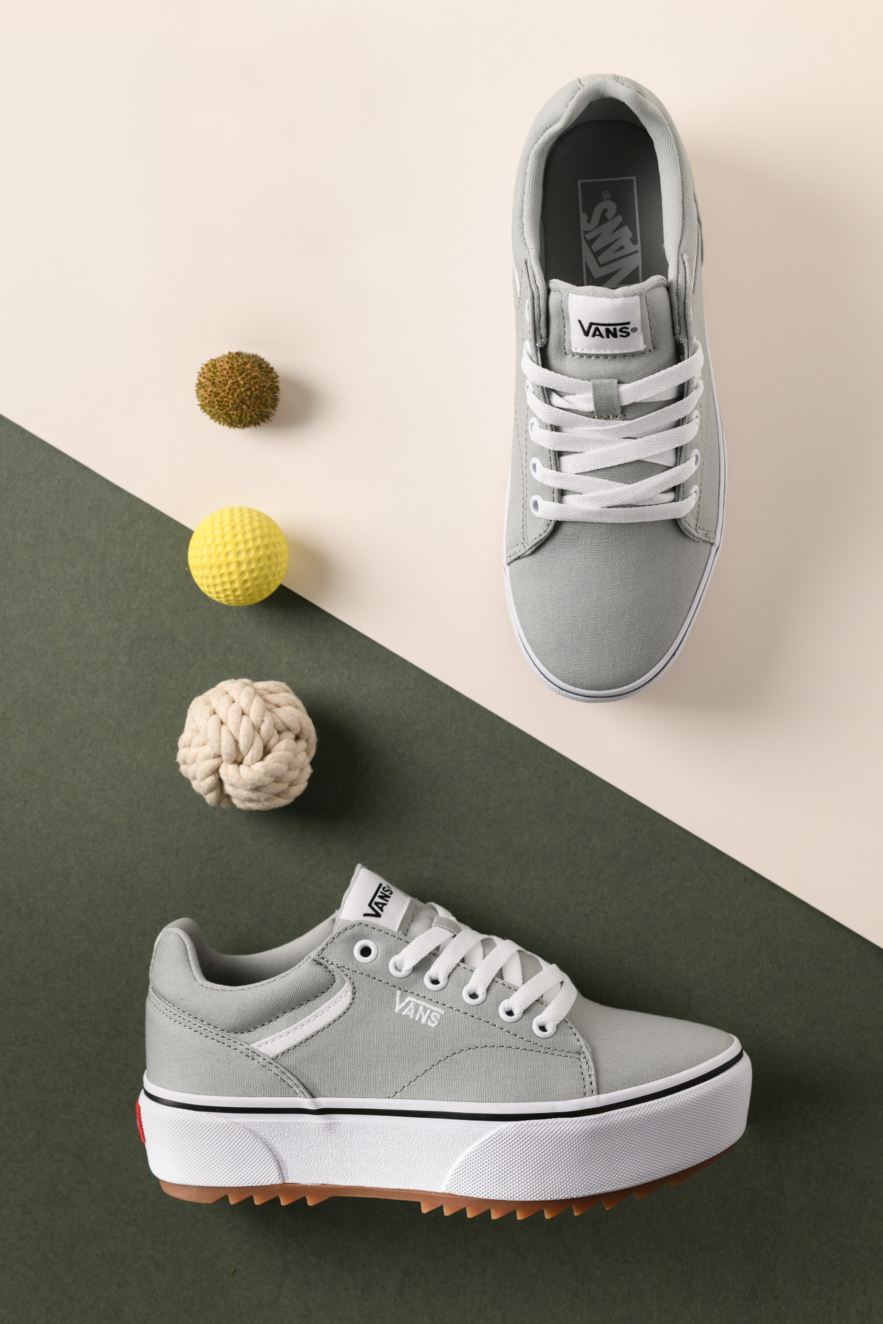 Formateur photo – image production participant formation Groovy packshot_6 Formateur photo - image production participant formation Groovy mise en scène Vans