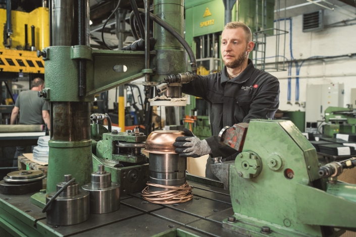 Photographe Lyon – reportage métier portrait entreprise métallurgie-19 Photographe Lyon - reportage métier industrie entreprise