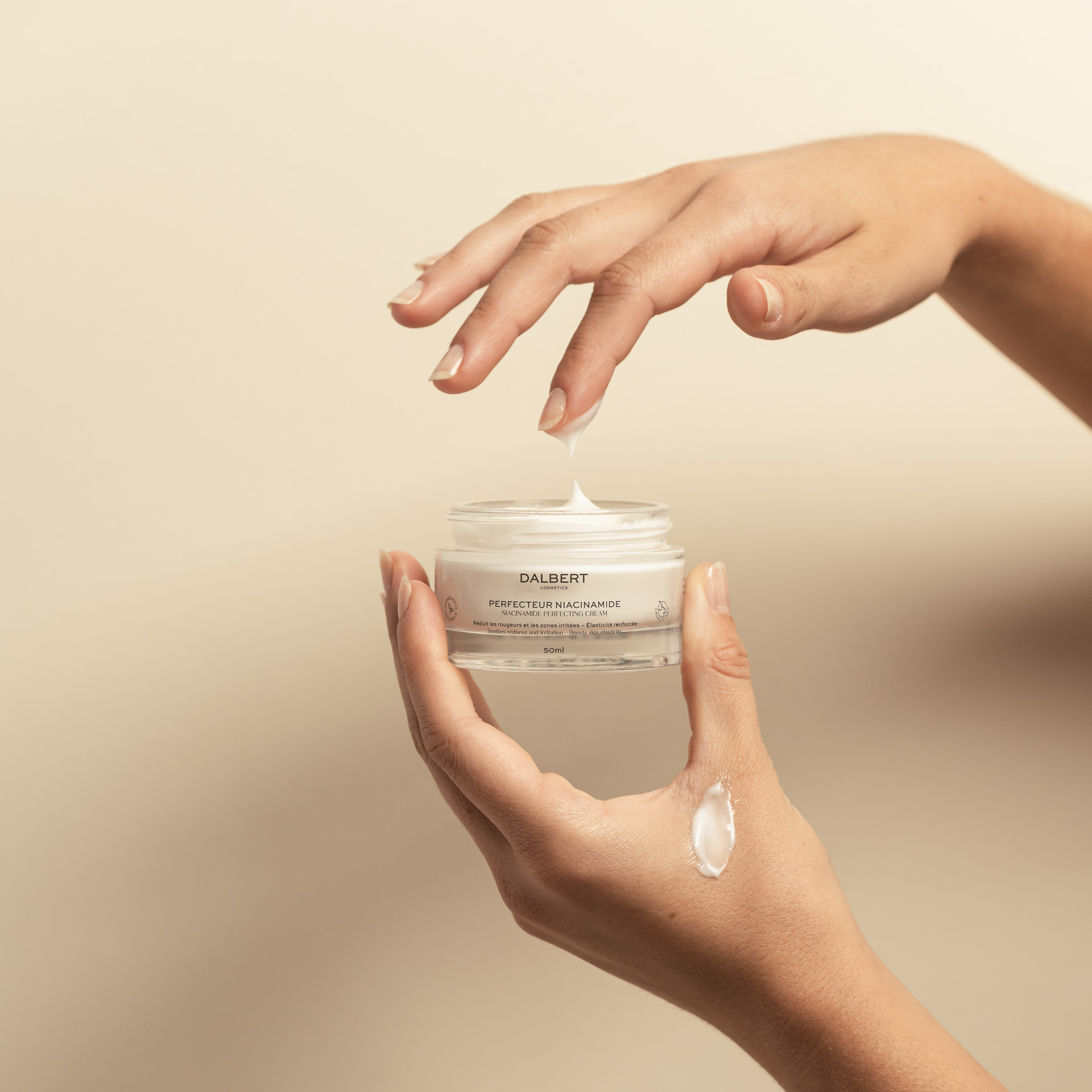 Packshot et lifestyle cosmétique – photographe lyon – 003 Application matière crème de soins