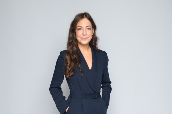 Portrait rebranding refonte site web – photographe Lyon Aurélien Audy – 001-5 portrait corporate fond gris