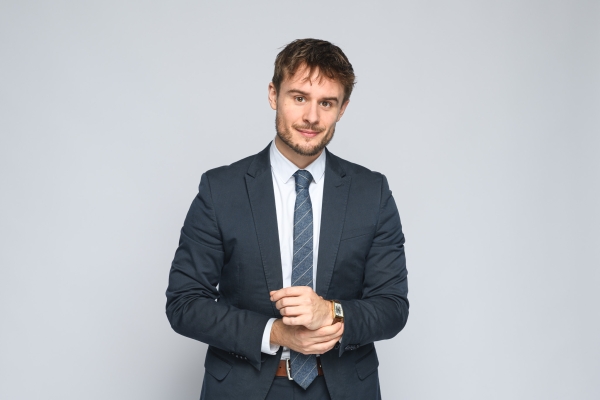 Portrait rebranding refonte site web – photographe Lyon Aurélien Audy – 002-4 portrait corporate fond gris