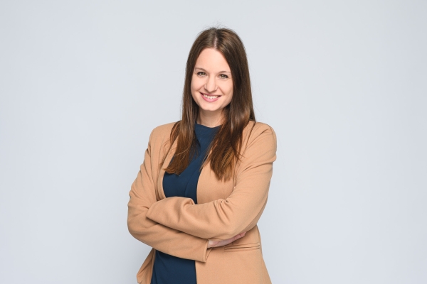 Portrait rebranding refonte site web – photographe Lyon Aurélien Audy – 006-3 portrait corporate fond gris