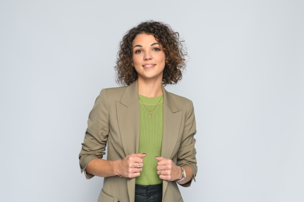 Portrait rebranding refonte site web – photographe Lyon Aurélien Audy – 011-2 portrait corporate fond gris